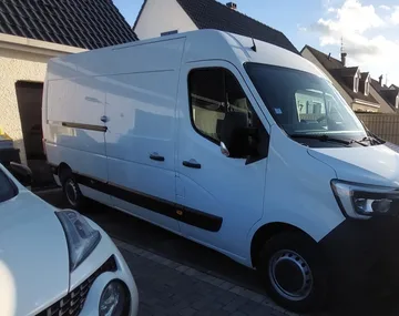 Prijevoznik Kombi Renault master u Liévin Francuska